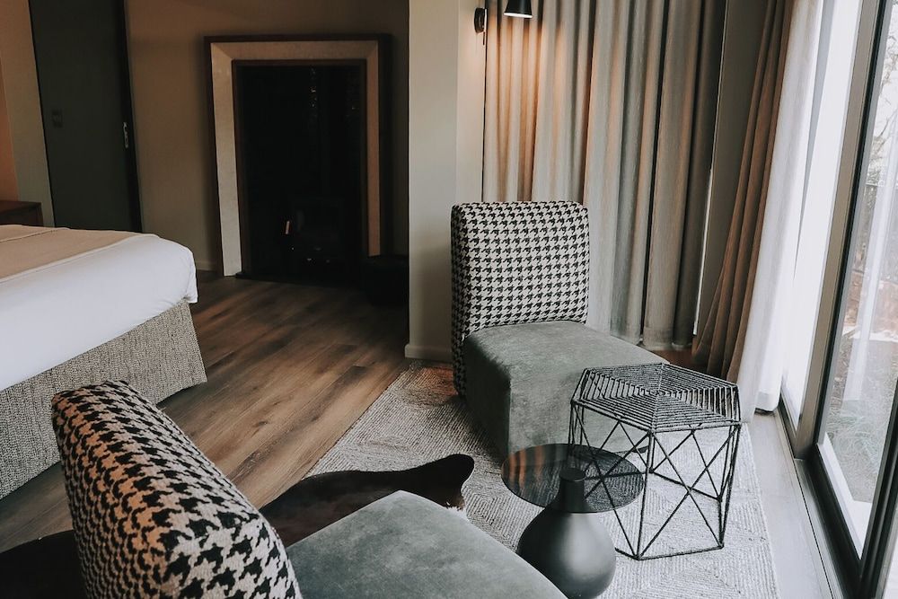 The Rasmus Executive Suite 9