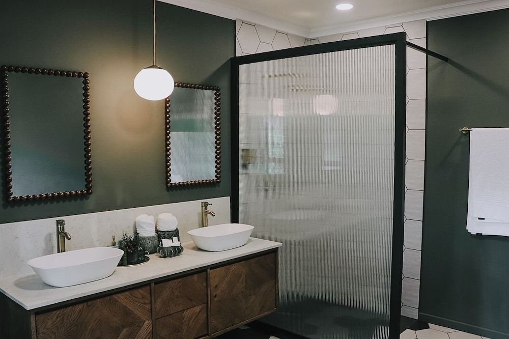 The Rasmus Executive Suite 6