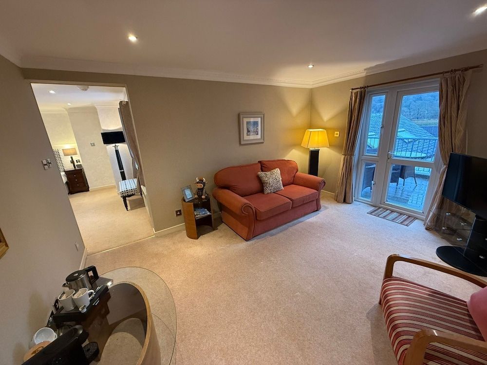 The Airds Hotel & Restaurant King or Twin Suite 17