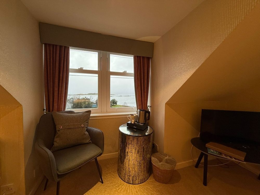 The Airds Hotel & Restaurant King or Twin Suite 16