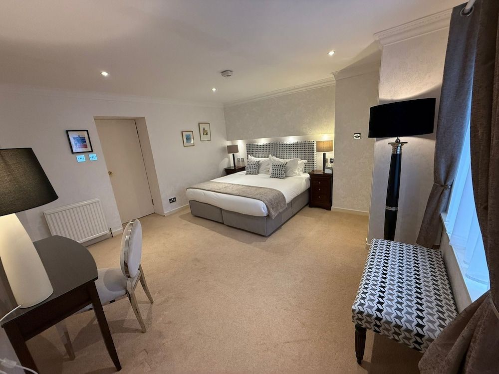 The Airds Hotel & Restaurant King or Twin Suite 9