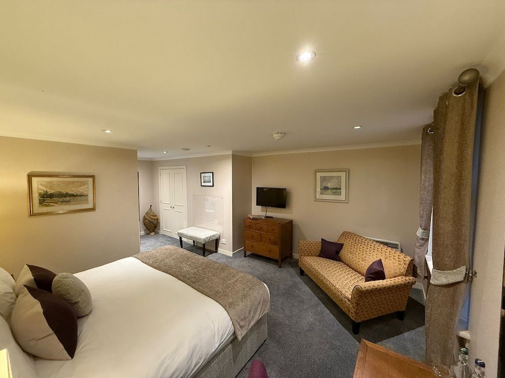 The Airds Hotel & Restaurant Superior King or Twin Room 15