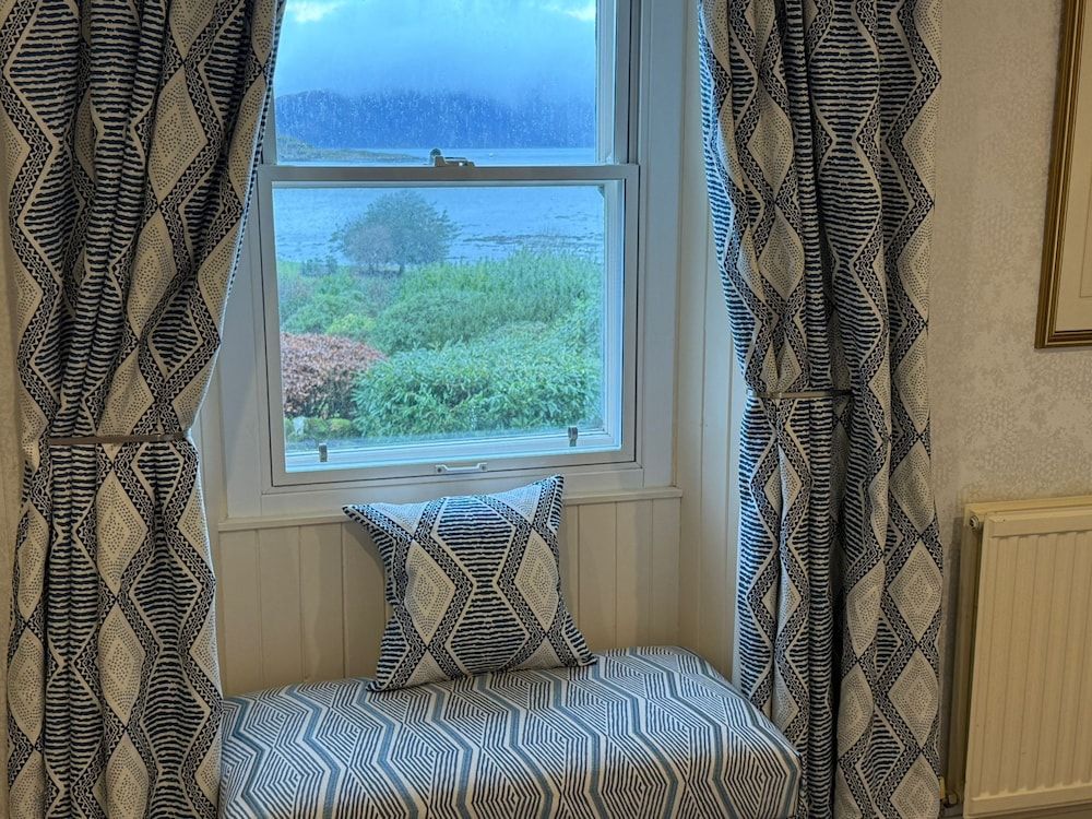 The Airds Hotel & Restaurant King or Twin Suite 14