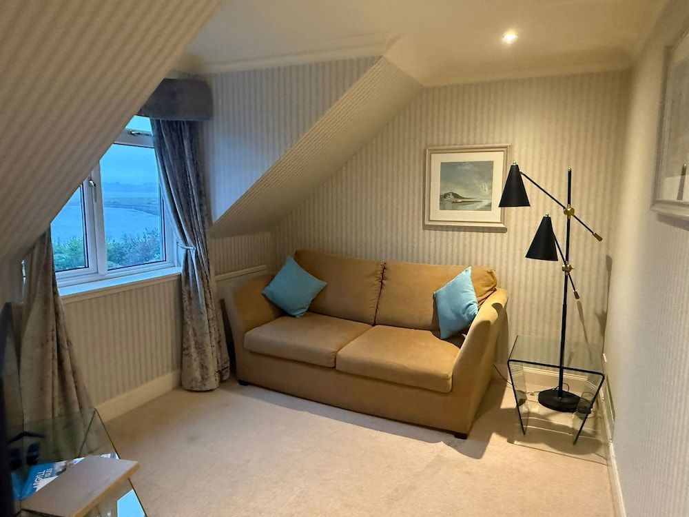 The Airds Hotel & Restaurant King or Twin Suite 20