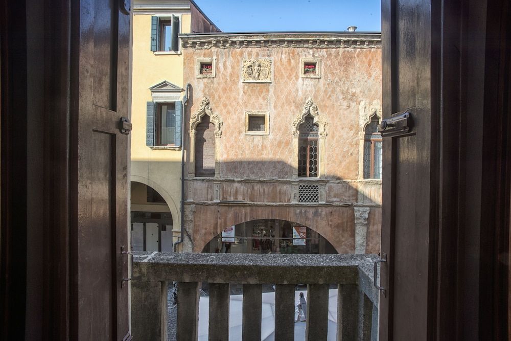 undefined Piazza dei Frutti Flat 3