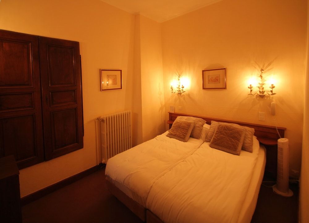 Standard Double Room, Bathtub