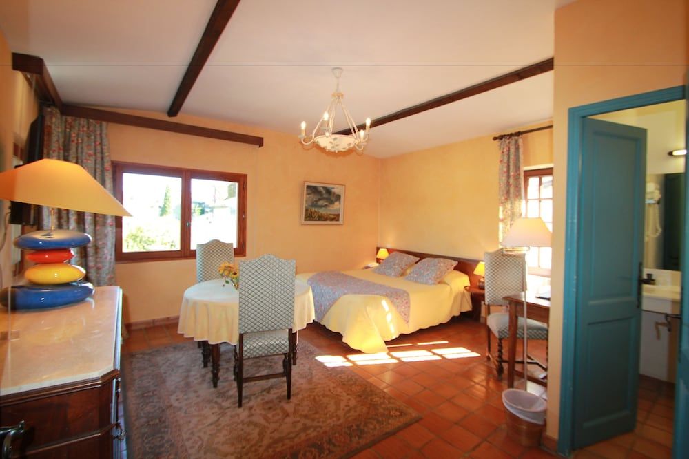 Superior Double Room, Bathtub