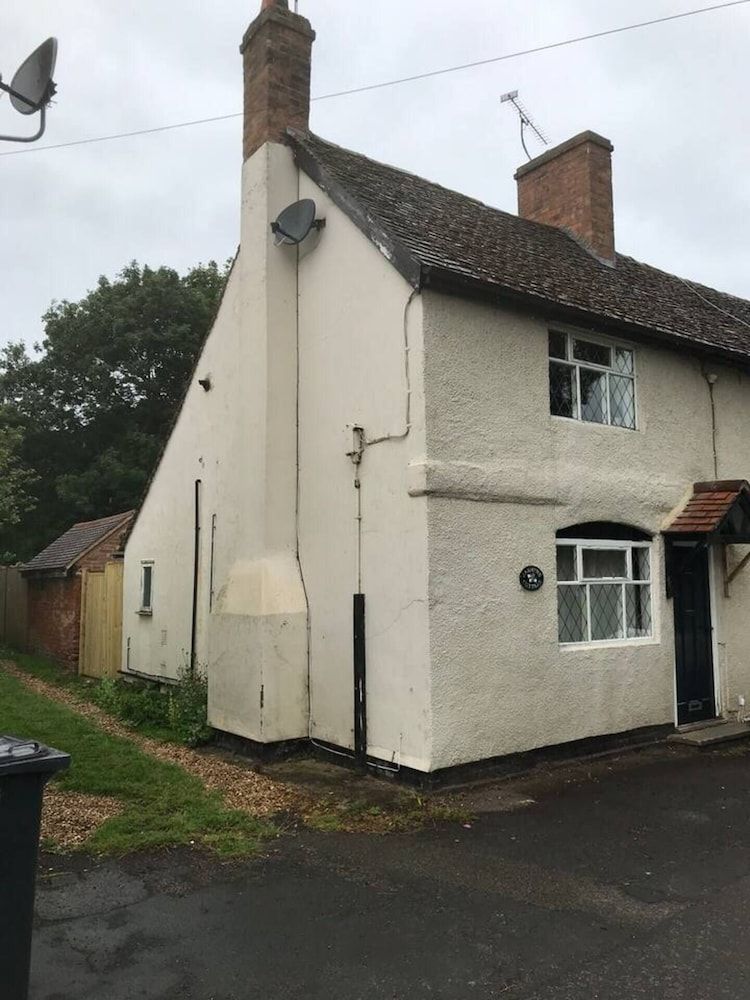 Village Period Cottage Next to a Idyllic Stream Cottage 44