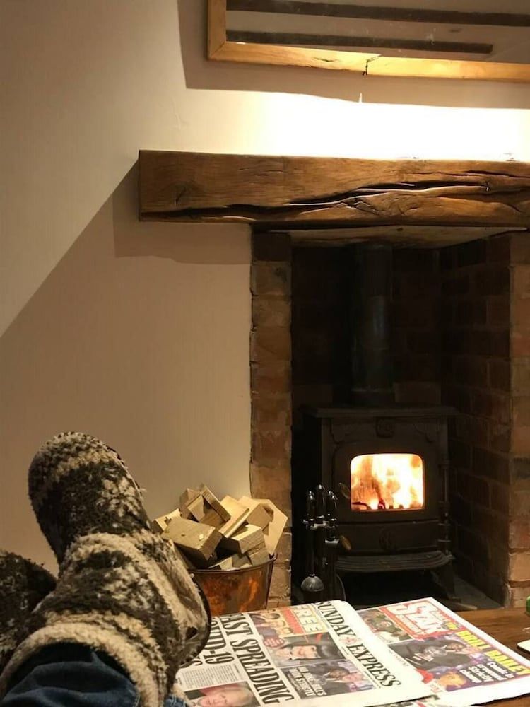 Village Period Cottage Next to a Idyllic Stream Cottage 15