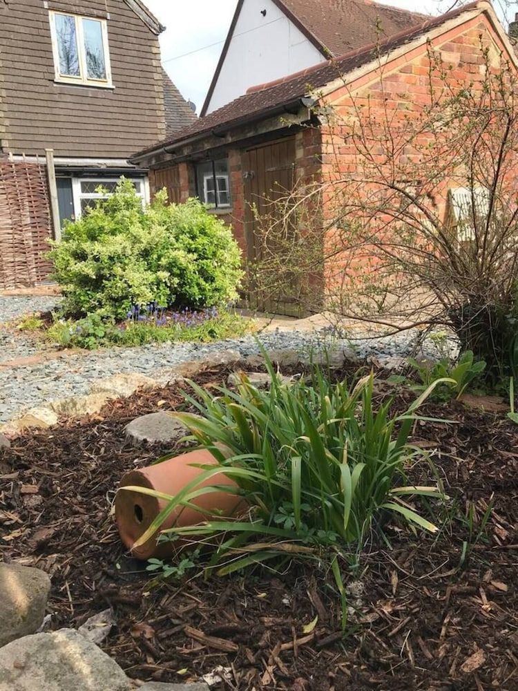 Village Period Cottage Next to a Idyllic Stream Cottage 22