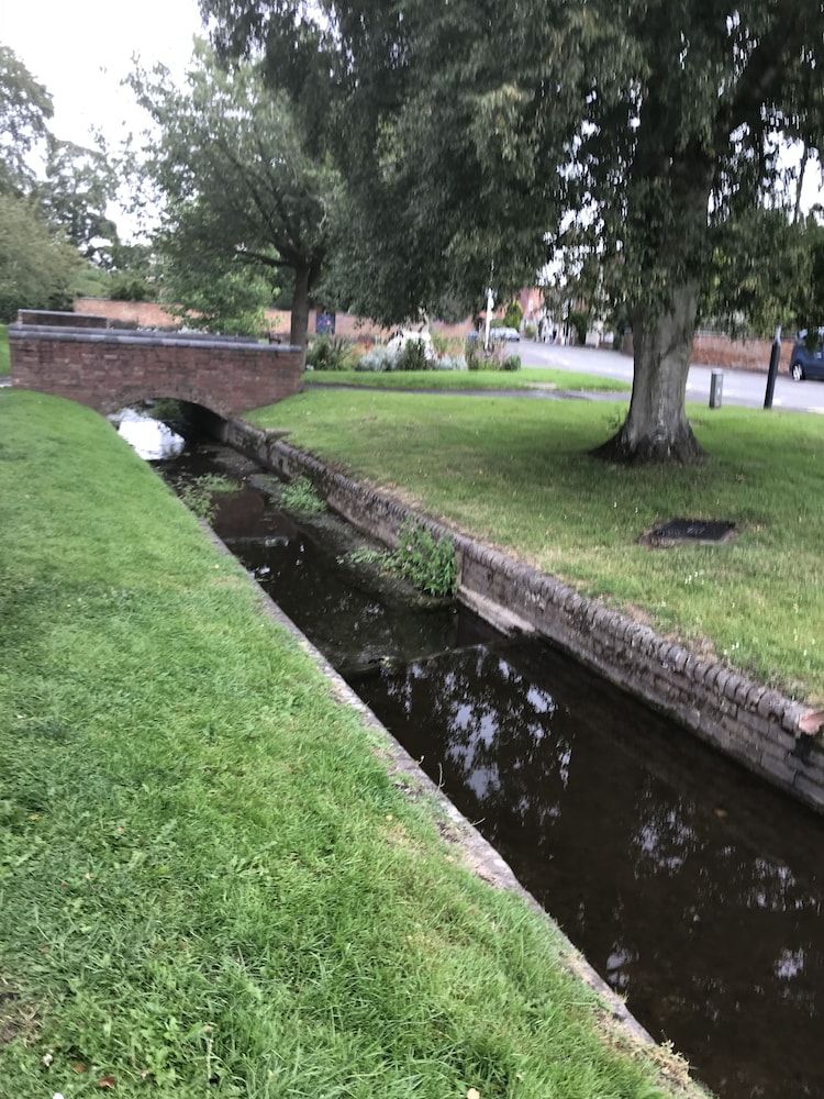 Village Period Cottage Next to a Idyllic Stream Cottage 36