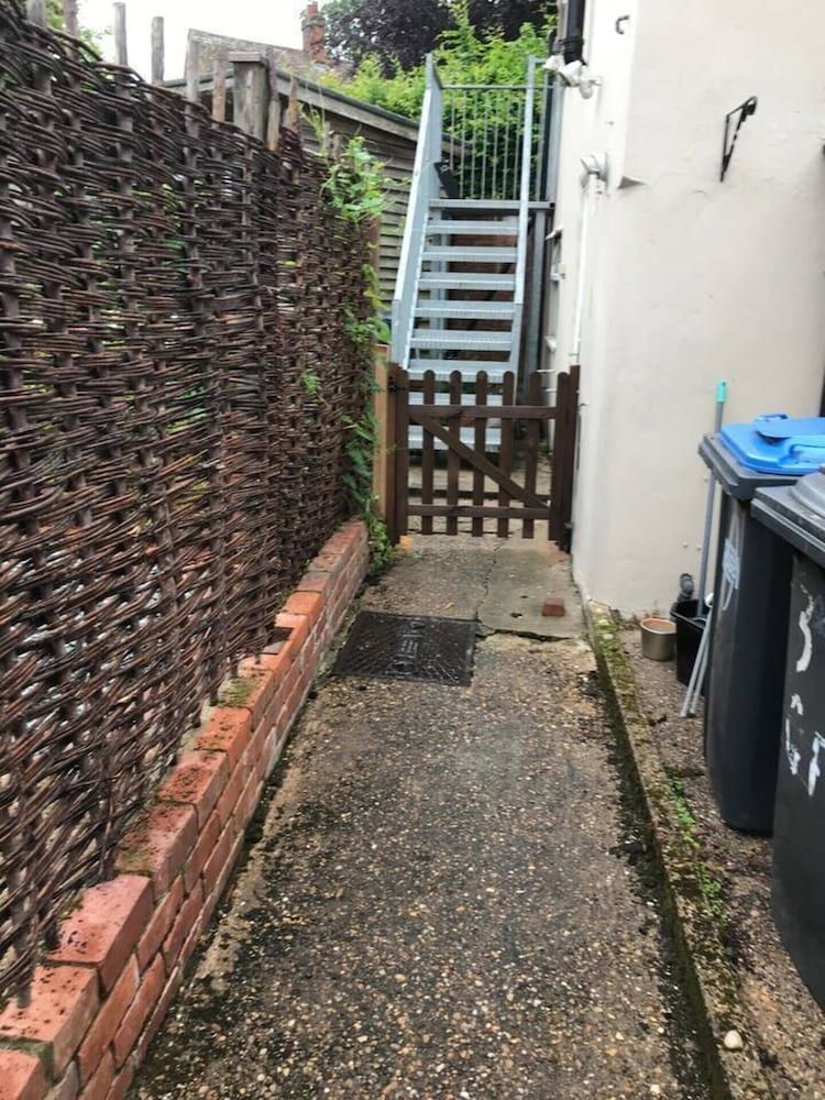 Village Period Cottage Next to a Idyllic Stream Cottage 45