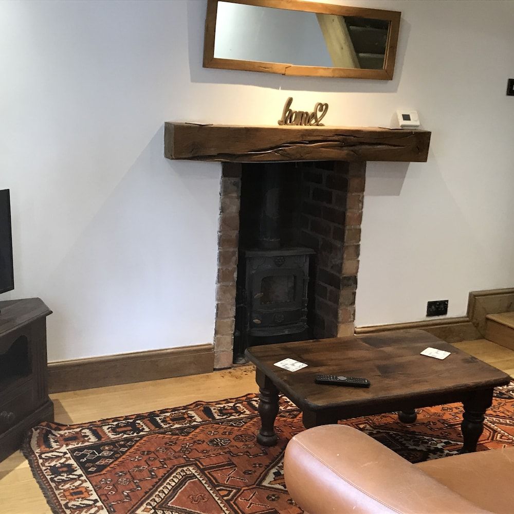 Village Period Cottage Next to a Idyllic Stream Cottage 11