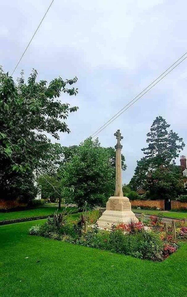 Village Period Cottage Next to a Idyllic Stream Cottage 25