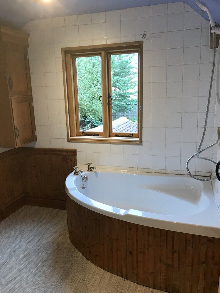 Village Period Cottage Next to a Idyllic Stream Cottage 13