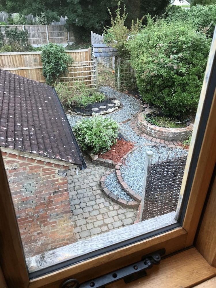 Village Period Cottage Next to a Idyllic Stream Cottage 38