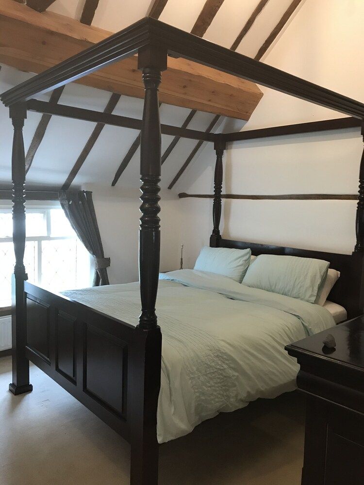 Village Period Cottage Next to a Idyllic Stream Cottage 39