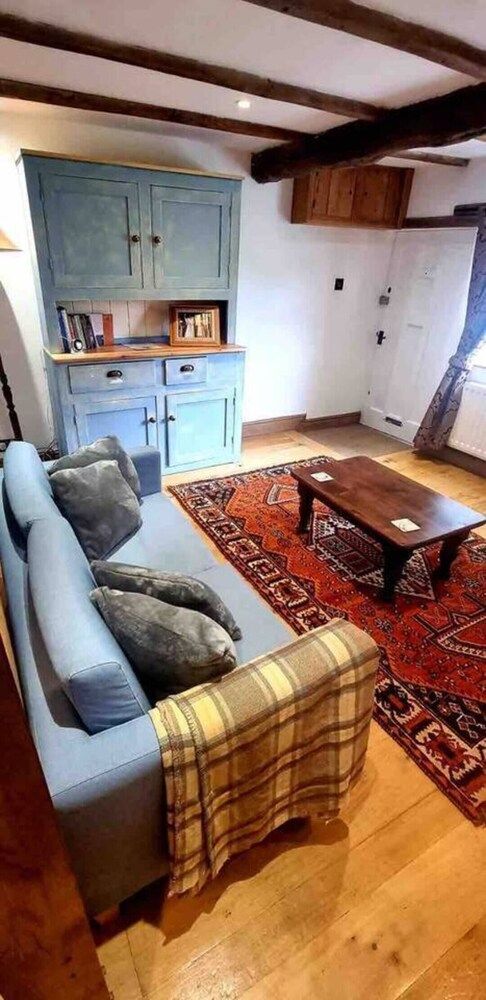 Village Period Cottage Next to a Idyllic Stream Cottage 10