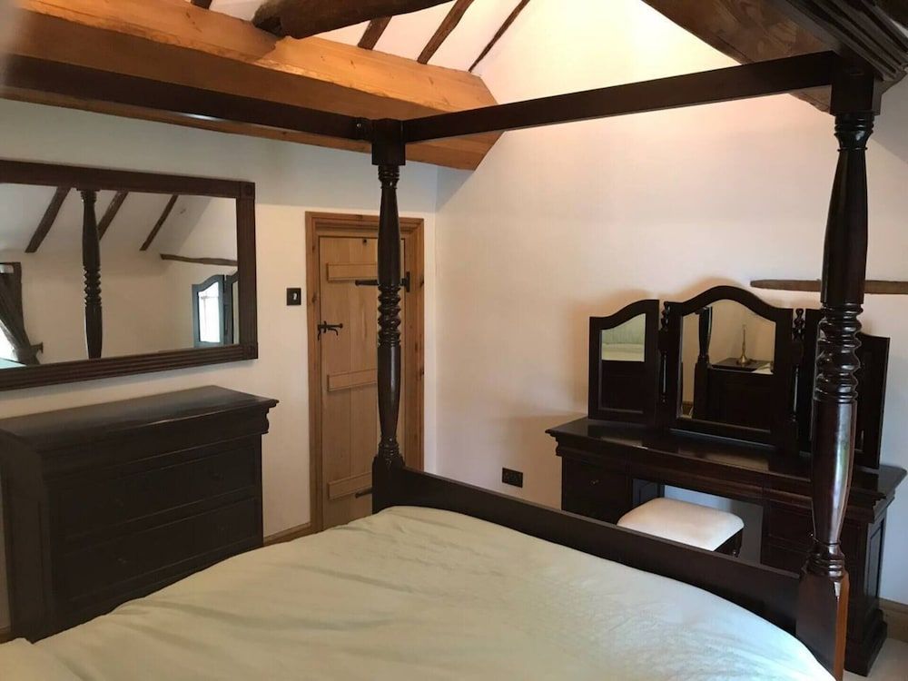 Village Period Cottage Next to a Idyllic Stream Cottage 2