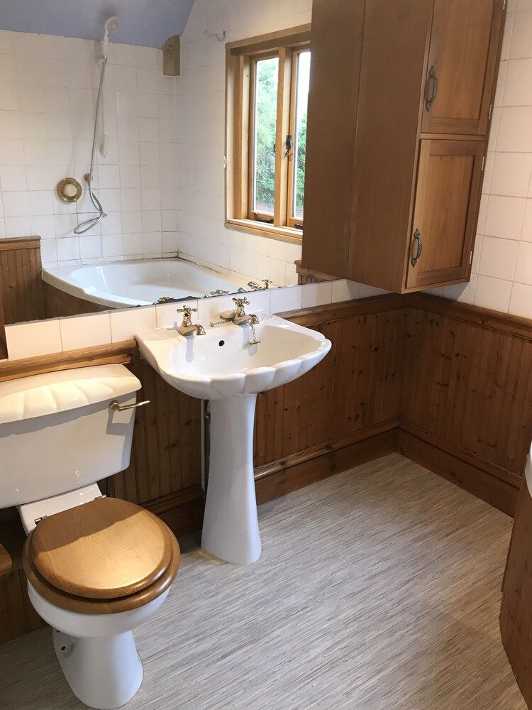 Village Period Cottage Next to a Idyllic Stream Cottage 17