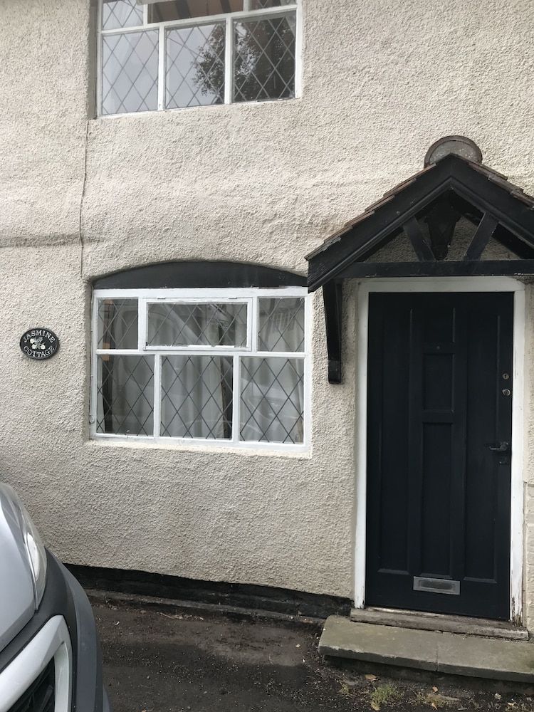 Village Period Cottage Next to a Idyllic Stream Cottage 43