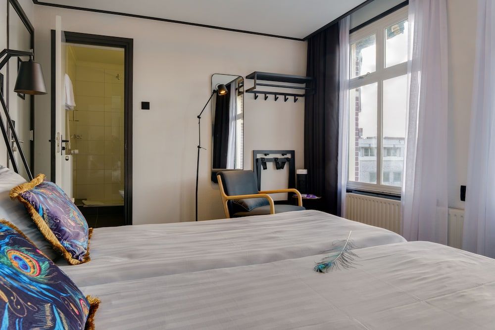 Hotel Pauw Deluxe Double Room 2