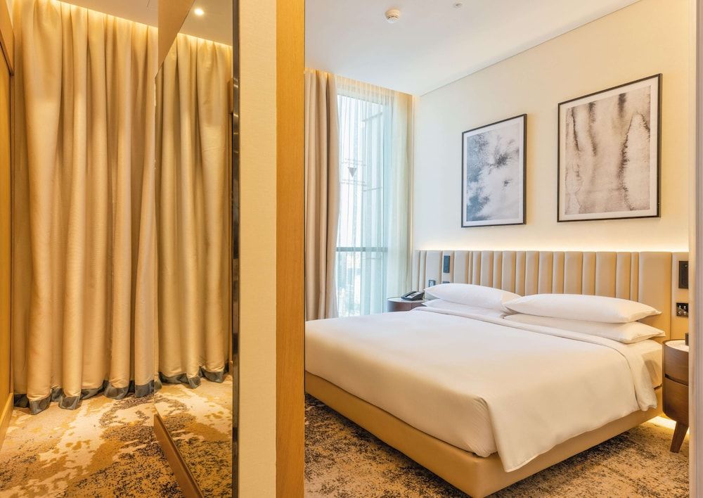 Suite, 1 King Bed, Smoking