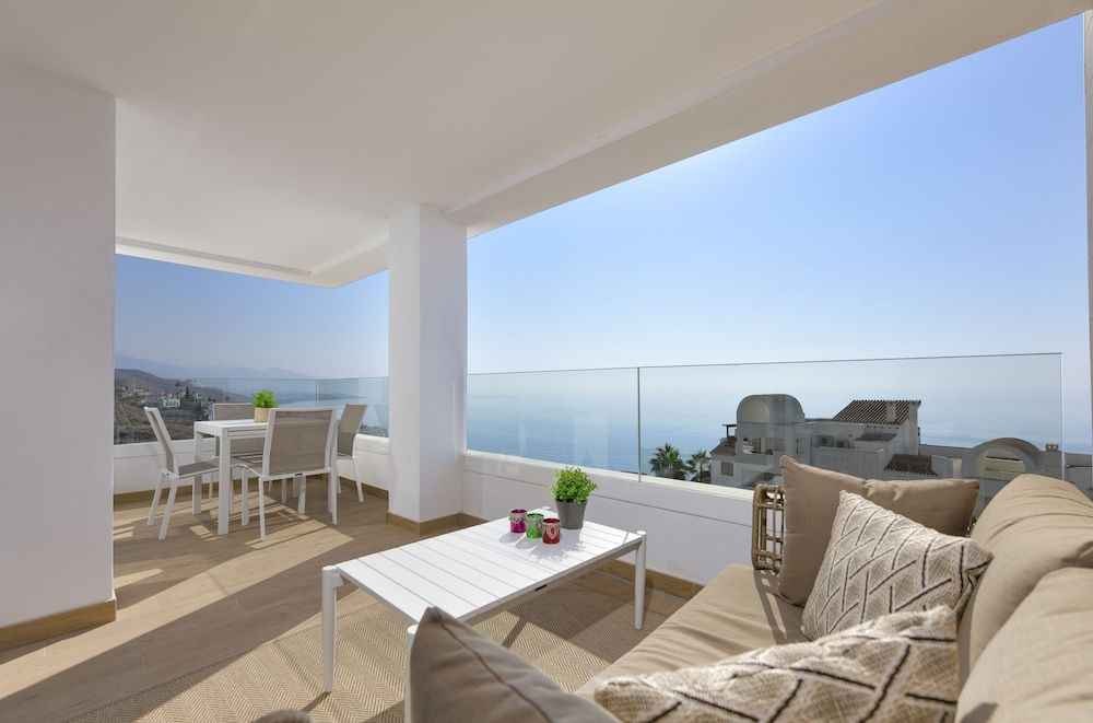 Luxury Apartment, 2 Bedrooms, Terrace, Sea View