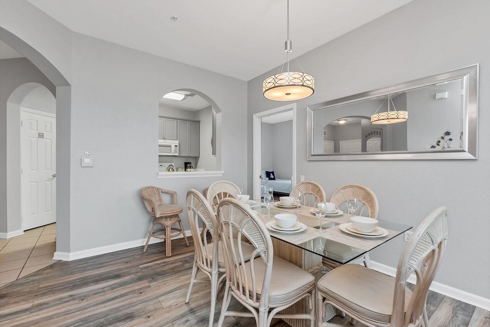 undefined Newly Remodeled Lakeview Penthouse, Near Conv. Ctr 10