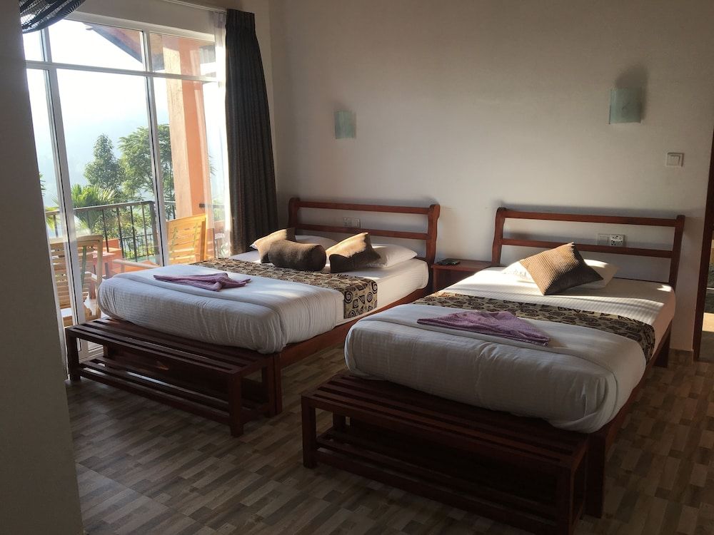 undefined Ella Red Rock 10