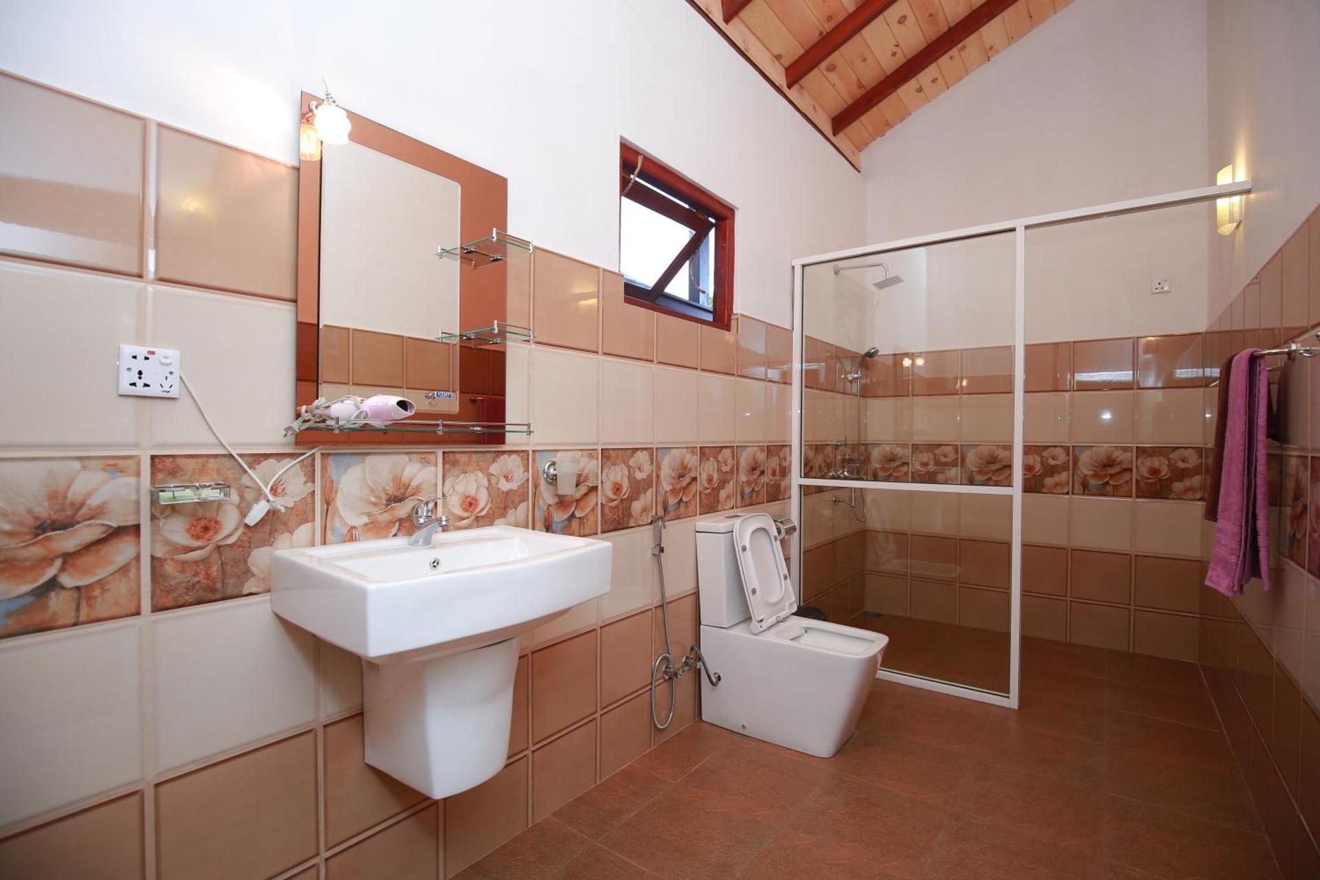 undefined Ella Red Rock 7