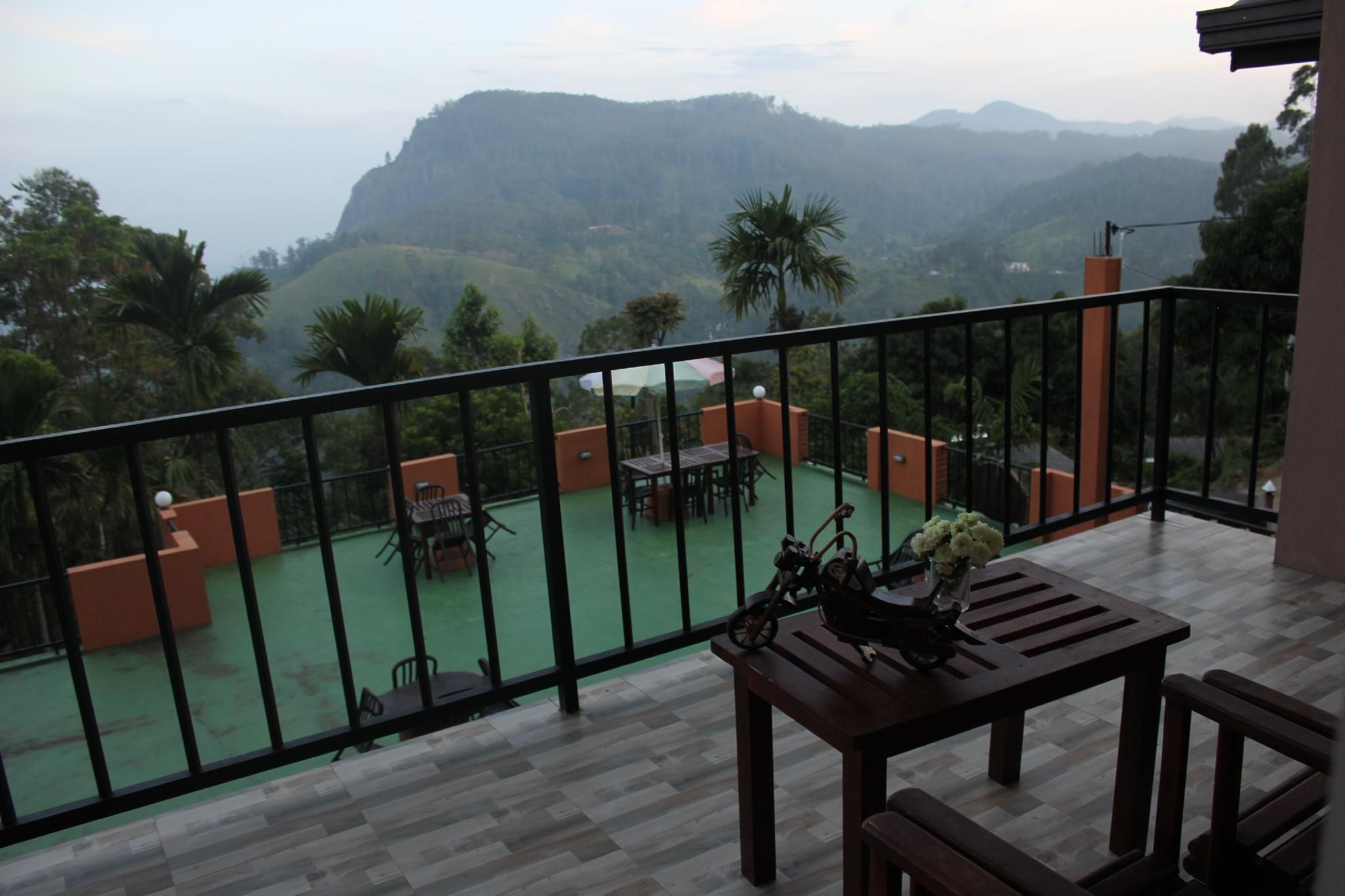 undefined Ella Red Rock 6