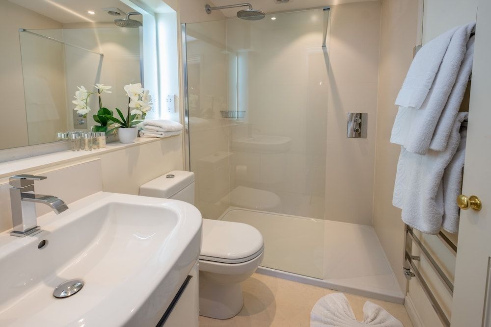 One Holyrood Hotel Superior Double Room, Ensuite 5