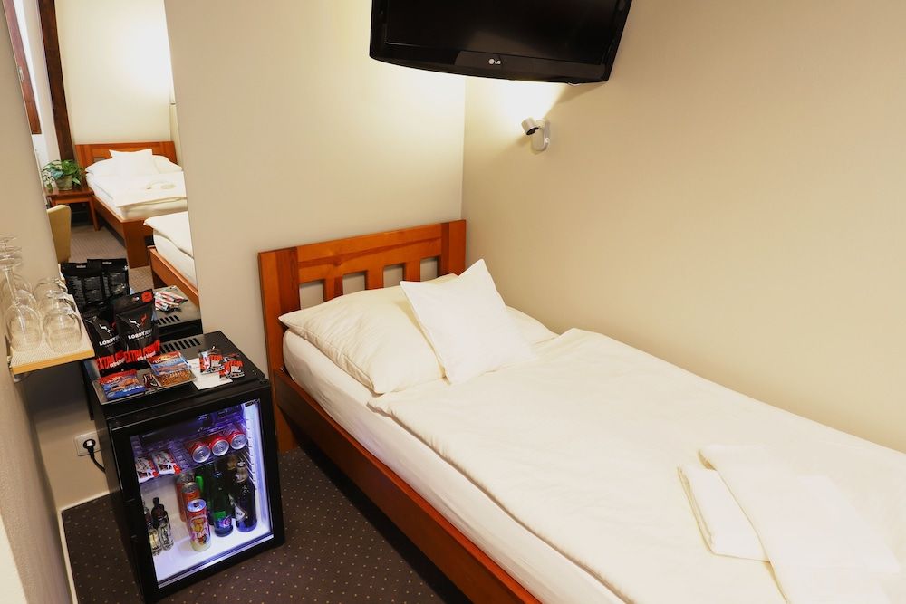 Apart Hotel Jablonec Standard Triple Room 2