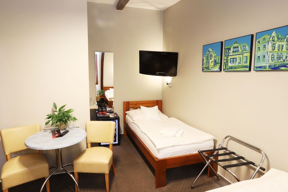 Apart Hotel Jablonec Standard Triple Room 6