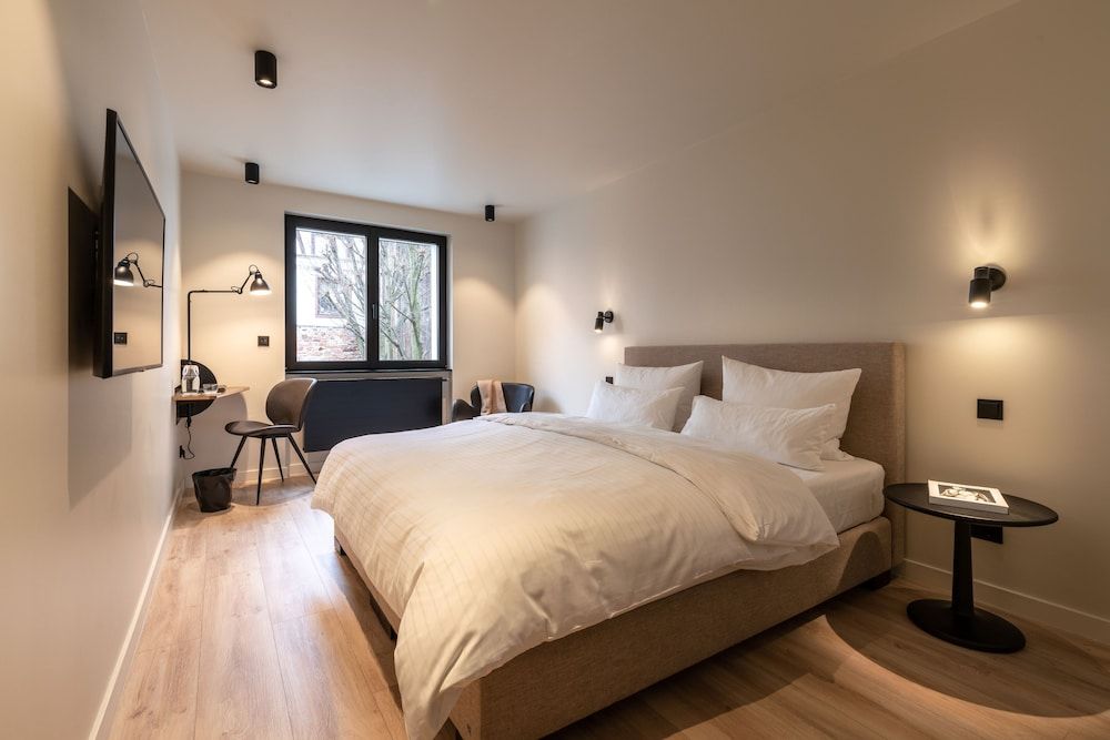 Double Room (2)