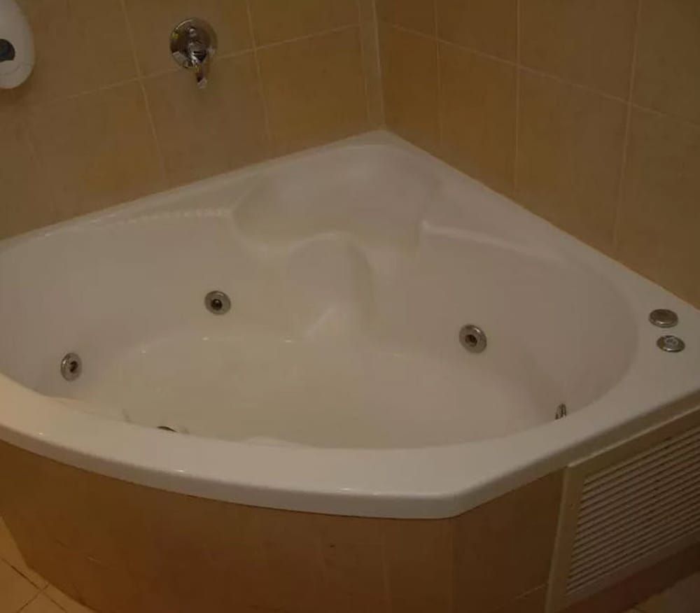 Adi Hotel Eilat Junior, Jetted Tub 3
