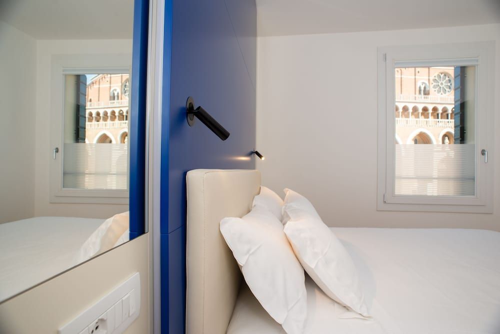 Padova Suites C20 Deluxe Double Room 14