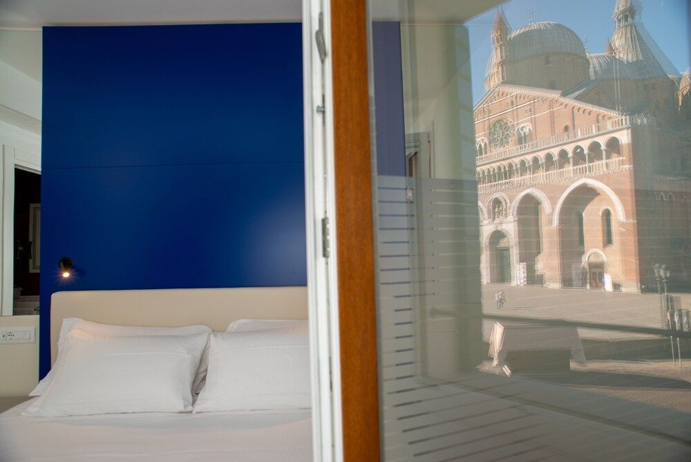 Padova Suites C20 Deluxe Double Room 12