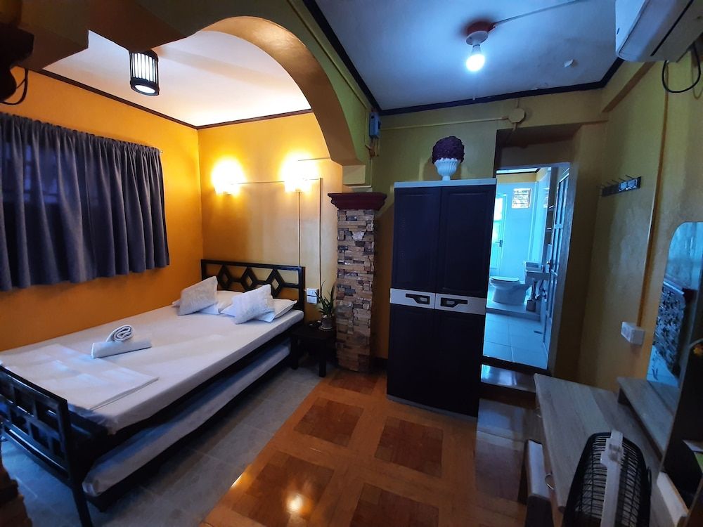 Carribean Transient House Standard Room, Non Smoking 15