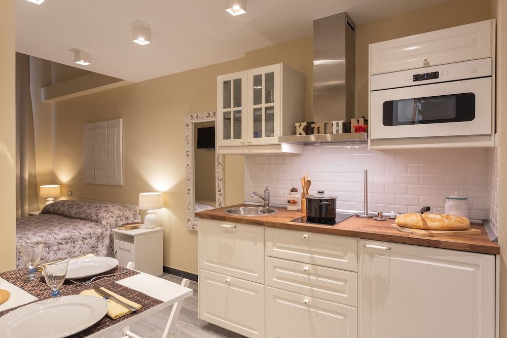 undefined Carla's Rooms with Private Bathroom & Kitchen 5