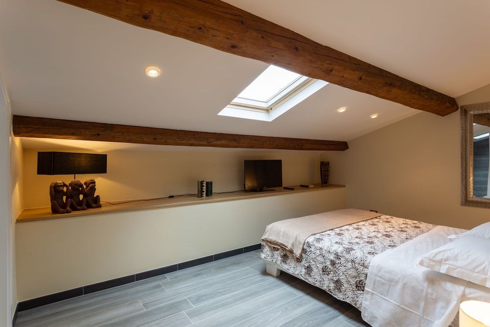 undefined Carla's Rooms with Private Bathroom & Kitchen 9