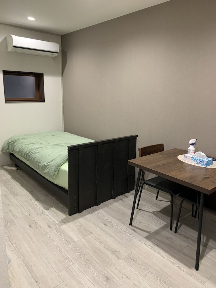 Single Room, Kitchenette