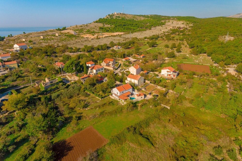 Holiday Home Trojkovic House (Four Bedroom Holiday Home with Pool) 24