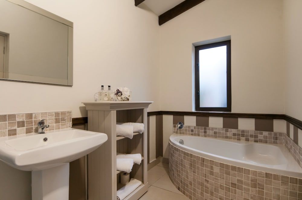 Onse Khaya Lodging and Conferencing Deluxe Double or Twin Room (9) 3