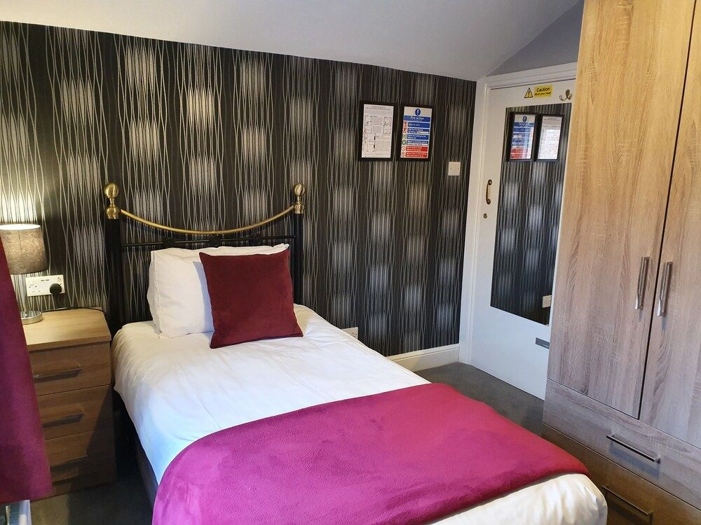 Room 7 - 2nd Floor Single En-suite