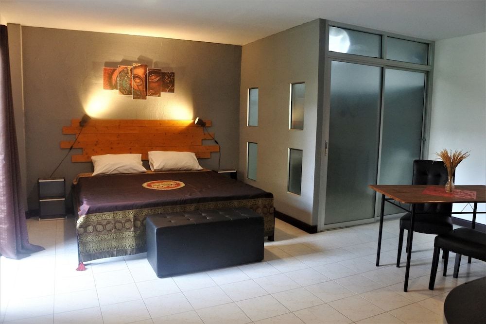 Hi Karon Beach Hotel Deluxe Room 2