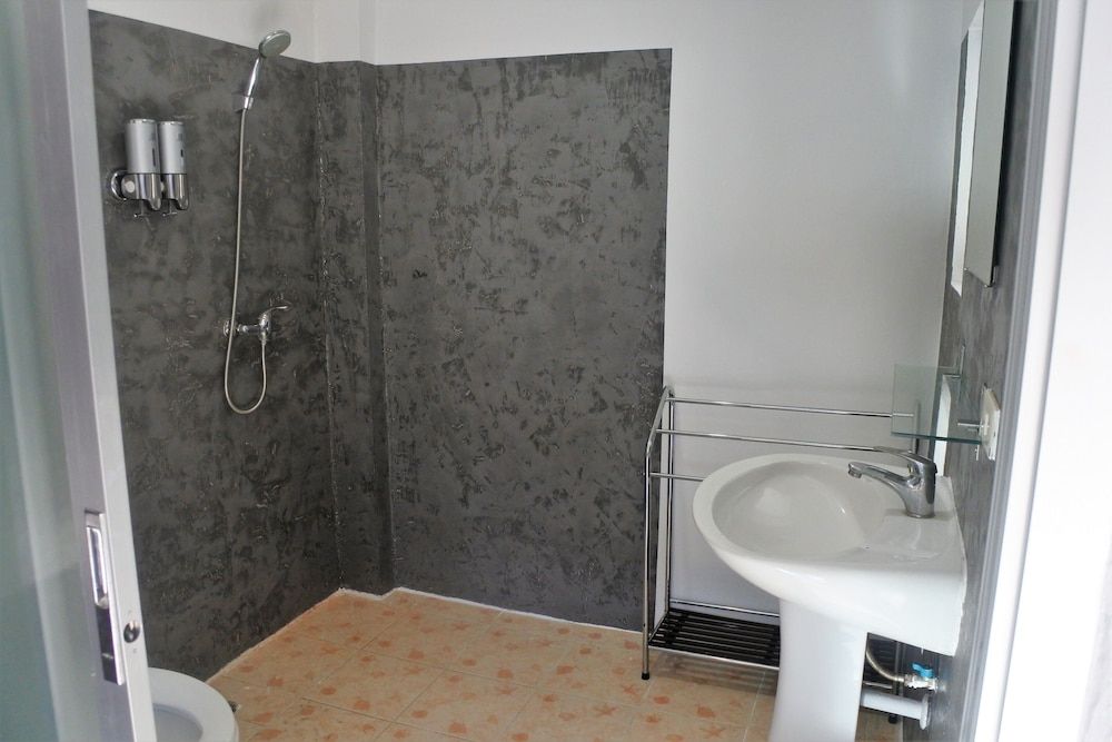 Hi Karon Beach Hotel Family Quadruple Room 8