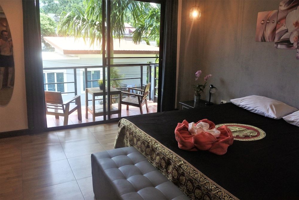 Hi Karon Beach Hotel Deluxe Room 18