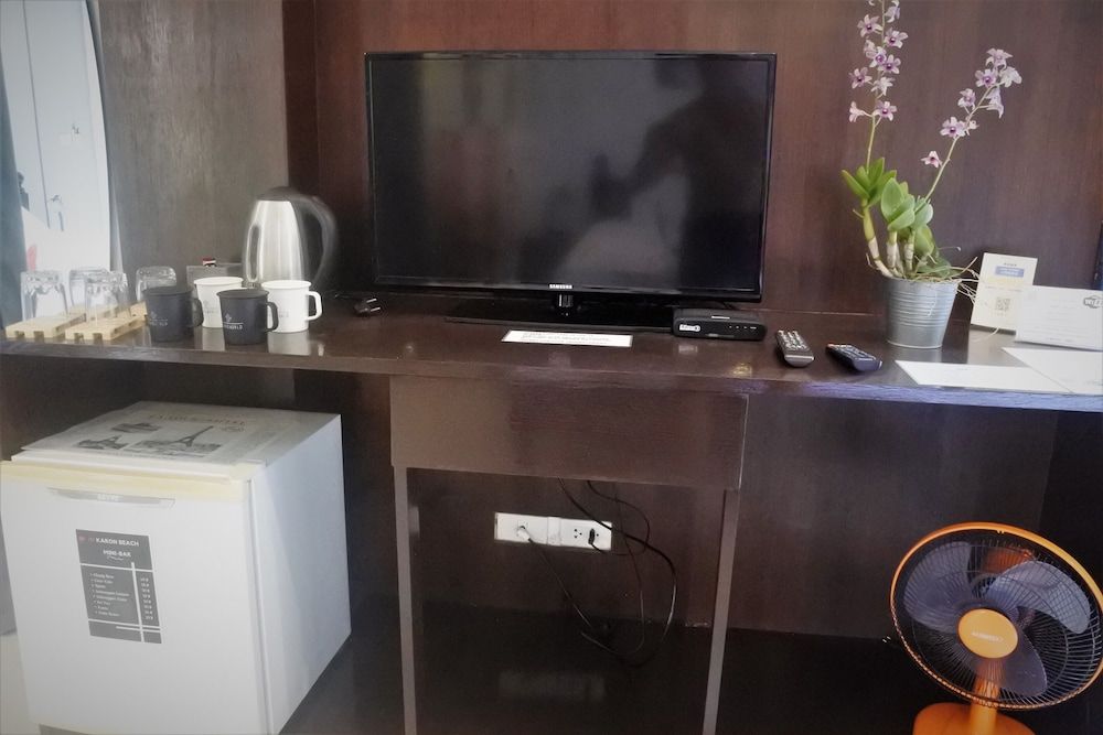 Hi Karon Beach Hotel Family Quadruple Room 10